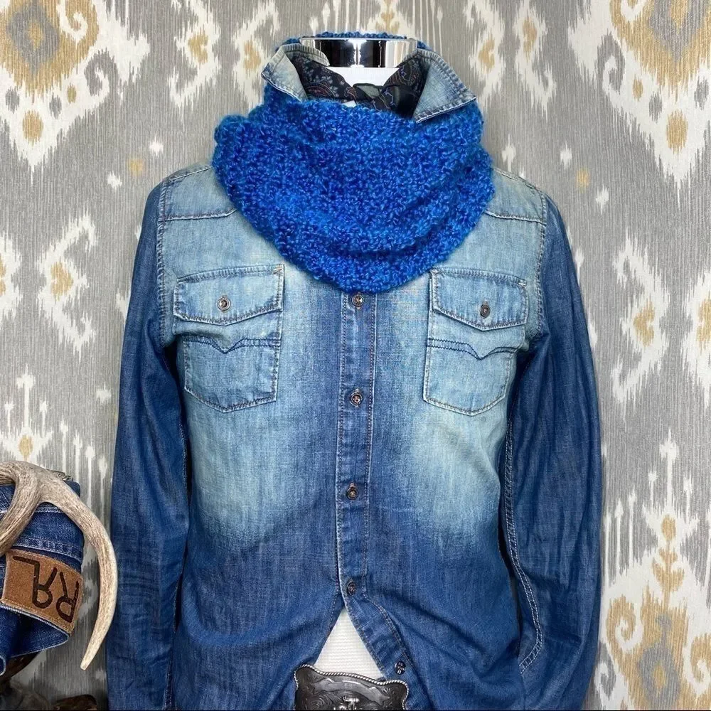 Unisex Hand-knit Oblong Blue Scarf
